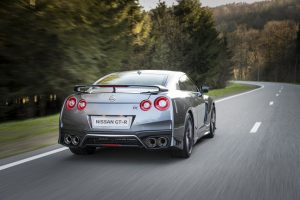 Nissan GT-R 2017 en México posterior color plata