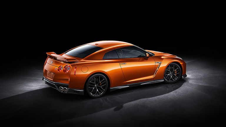 Nissan GT-R 2017 en México desde 2.6 millones color naranja lateral