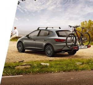 Nuevo Seat León 5D 2017 en México en campo con bicicleta