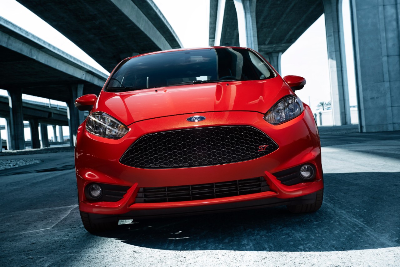 Ford Fiesta ST 2015 de frente color rojo