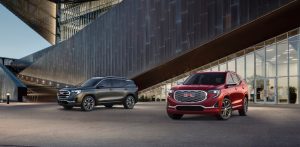 GMC Terrain 2018 color negro y rojo