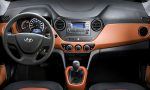 Hyundai Grand i10 México interior con estéreo y aire acondicionado