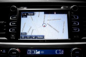 Toyota Highlander 2017 en México interiores pantalla touch a color con navegación en mapas