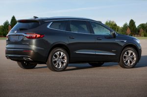 Buick Enclave Avenir 2018 nuevo diseño lateral