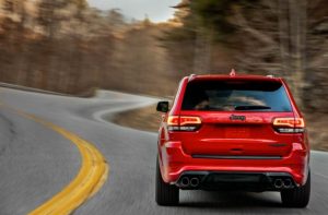 Jeep Grand Cherokee Trackhawk 2018 México de posterior en carretera