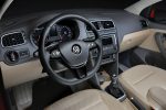 Nuevo Volkswagen Vento TDI 2018 en México pantalla touch interior volante con controles