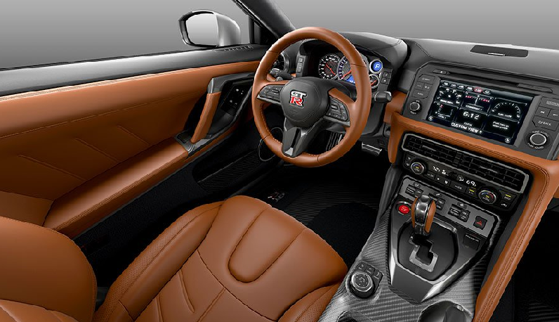 Nissan GT-R interior costado