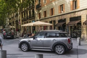 MINI Cooper S E Countryman ALL4 lateral