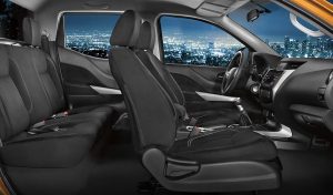 Nissan NP300 Frontier 2018 interior