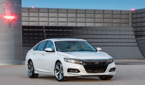 Honda Accord 2018 de frente color blanco perfil