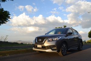 Prueba Nissan Kicks 2017 en calle paisaje Ciudad de México