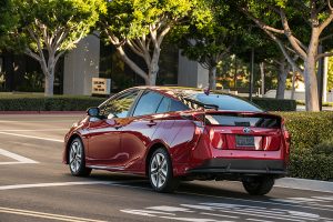 Nuevo Toyota Prius 2017 color rojo posterior