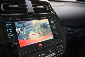 Nuevo Toyota Prius 2017 interior pantalla y cámara de reversa