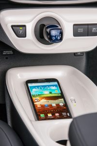 Nuevo Toyota Prius 2017 interior cargador inalámbrico de smartphones