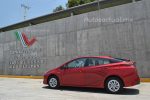 Toyota Prius 2017 en México prueba de manejo lateral izquierdo y rines