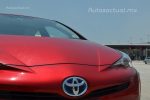 Toyota Prius 2017 en México prueba de manejo frente emblema