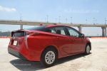 Toyota Prius 2017 en México prueba de manejo posterior lateral derecho
