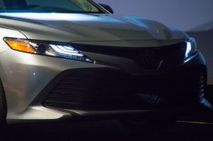 Toyota Camry 2018 faros frente