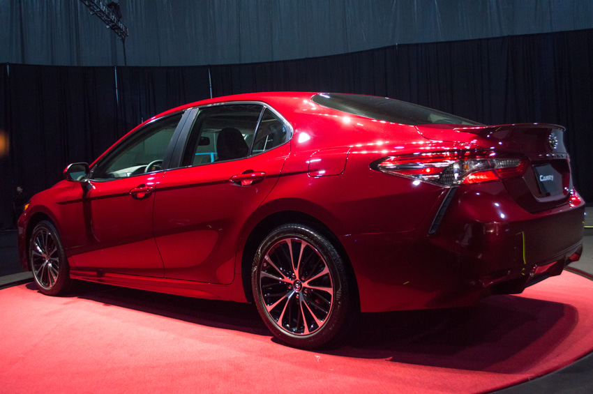 Toyota Camry 2018 lateral