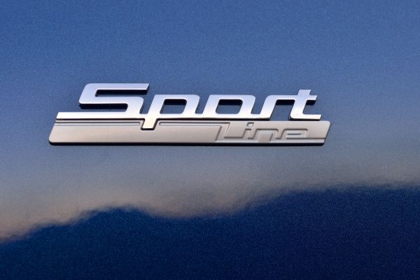 BMW 318iA 2018 Spot Line emblema