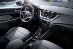 Hyundai Accent 2018 en México interior pantalla touch con Android Auto y Apple CarPlay
