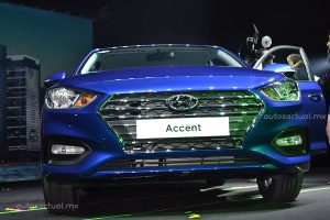 Hyundai Accent 2018 presentación en México frente parrilla color azul