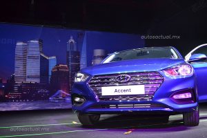 Hyundai Accent 2018 presentación en México frente parrilla