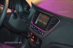 Hyundai Accent 2018 presentación en México interior pantalla touch Android Auto Apple CarPlay