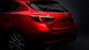 Mazda 3 2018 hatchback en México color rojo posterior quinta puerta