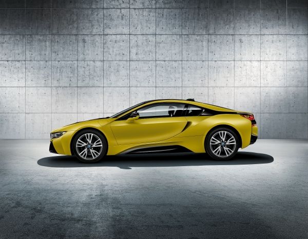 BMW i8 Protonic Frozen Yellow Edition