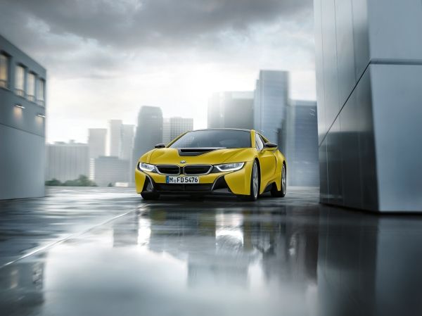 BMW i8 Protonic Frozen Yellow Edition