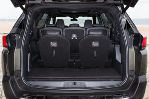 Peugeot 5008 SUV interior optimizado espacio