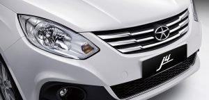 JAC J4 en México color blanco frente detalle parrilla cromada