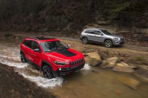 Jeep Cherokee 2019 color rojo y plata