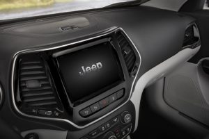 Jeep Cherokee 2019 pantalla touch con zoom con los dedos