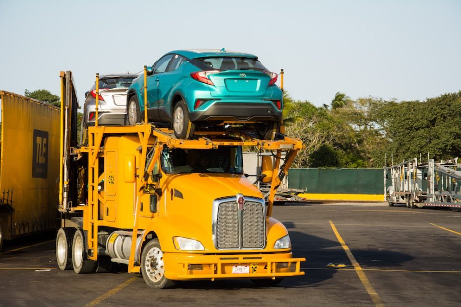 Toyota CH-R 2018 llegando a México en puerto - color verde en altura