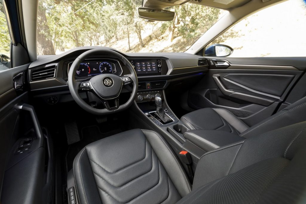 Nuevo Volkswagen Jetta 2019 interior pantalla touch materiales