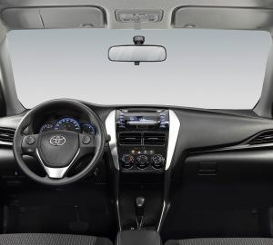 Toyoya Yaris Hatchback 2018 frente interior