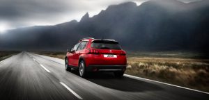 Peugeot 2008 2019 en México color rojo posterior