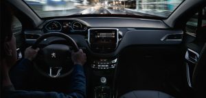 Peugeot 2008 2019 en México interiores pantalla touch