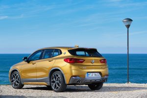 BMW X2 atrás