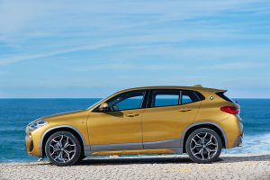 BMW X2 lado