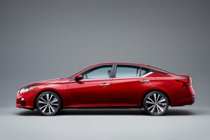 Nissan Altima 2019 lado