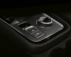 Seat Ateca FR 2018 en México - interiores con controles y cargador inalámbrico