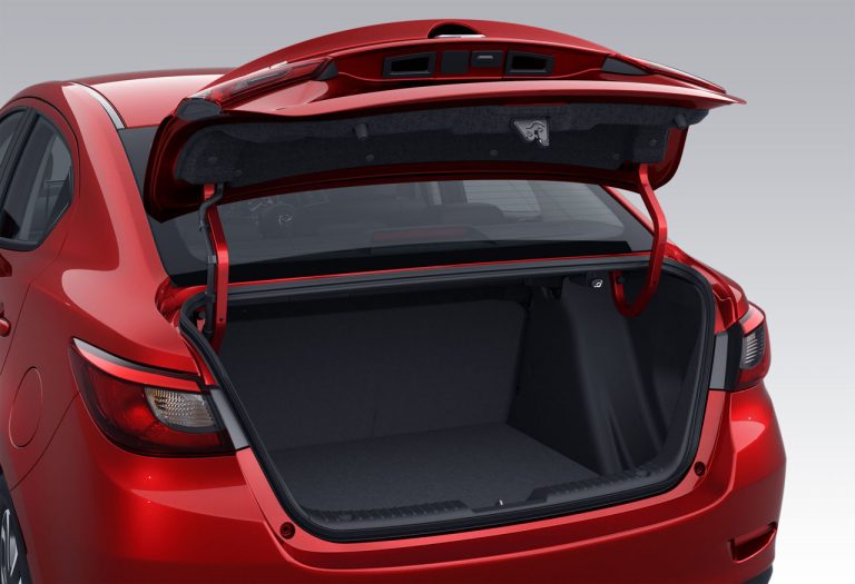 Mazda 2 sedán 2018 cajuela Autos