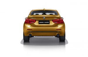 BMW Series 1 Sedán amarillo atrás