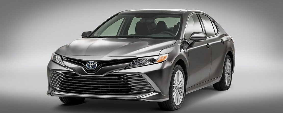 Toyota Camry Híbrido 2018 en México color gris - frente renovado