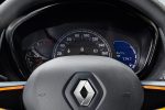 Renault KWID 2019 México, volante y tablero tacómetro