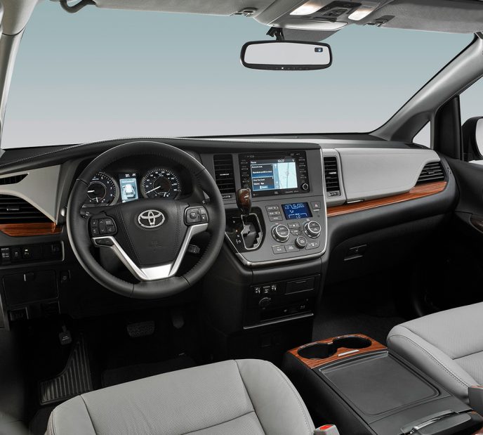 Toyota Sienna 2020 para México - interior consola, volante y pantalla touch