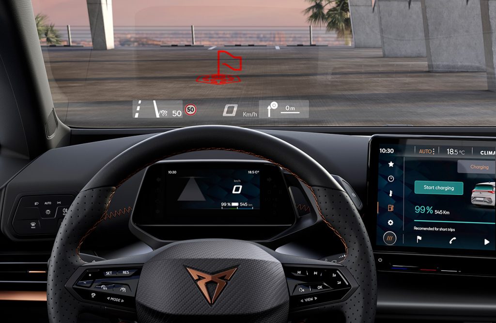 Cupra Born 100% eléctrico interior head up display con realidad aumentada
